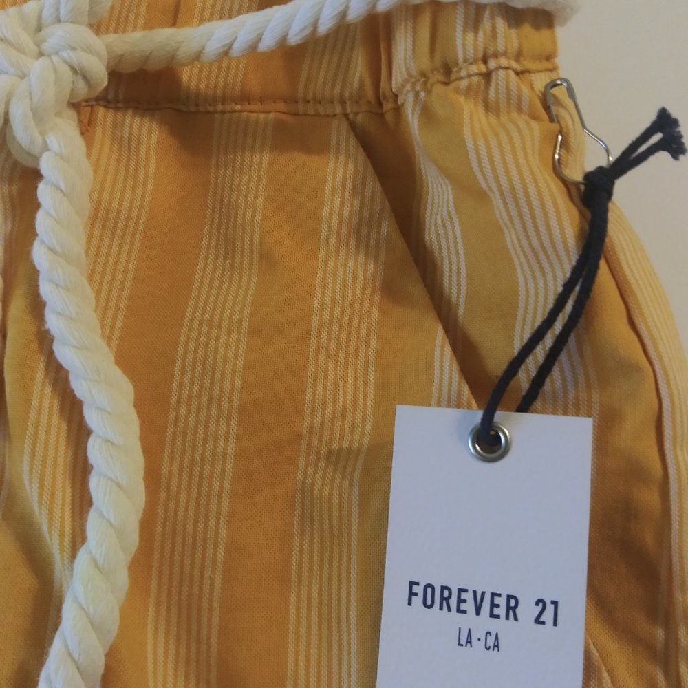 Forever 21 Yellow Striped Shorts Paper Bag Style Large NWT - Picture 3 of 7